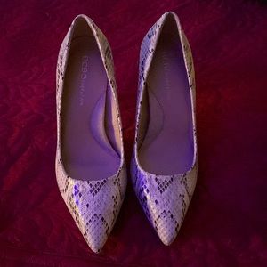 BCBG  stilettos size 6 1/2 bran new , never worn